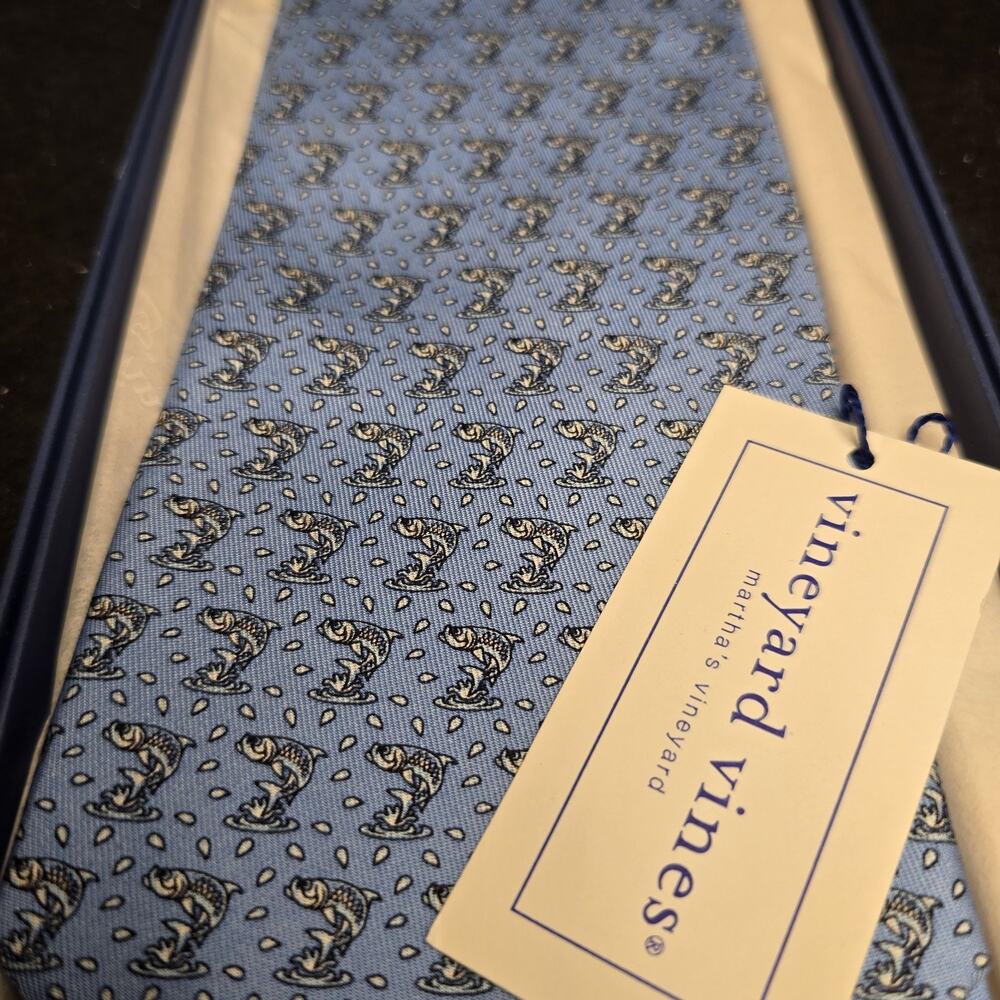 Vineyard Vines Tie Fly Fish Silk Blue Jumping Trout Salmon NWT Brand New In Box